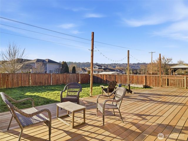 1015 Nunnally Avenue NW, Orting, WA 98360