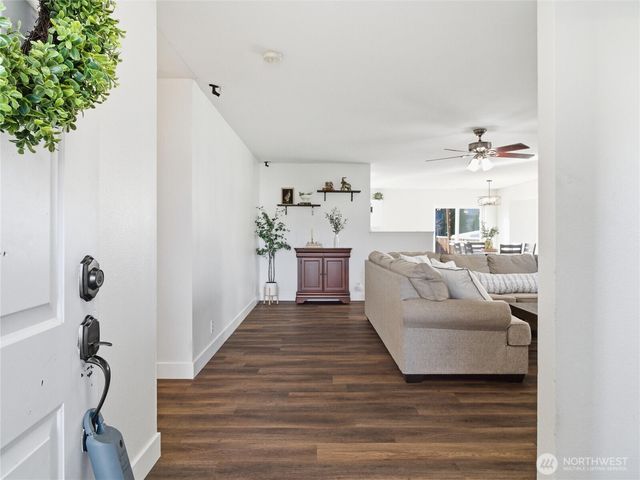 1015 Nunnally Avenue NW, Orting, WA 98360