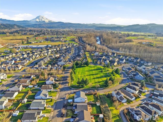 1015 Nunnally Avenue NW, Orting, WA 98360