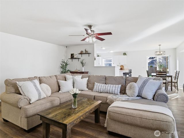 1015 Nunnally Avenue NW, Orting, WA 98360