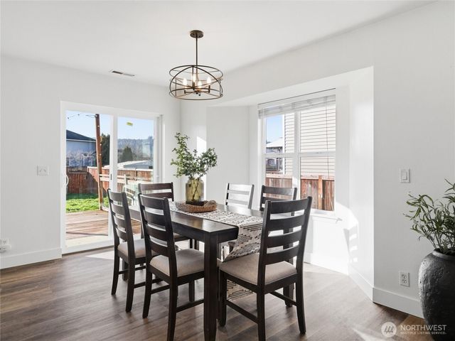 1015 Nunnally Avenue NW, Orting, WA 98360