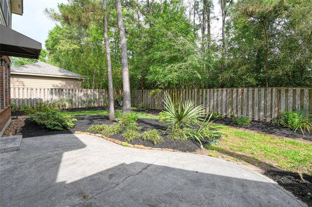 2 Woodmere Place, Spring, TX 77381