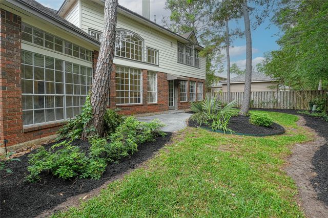 2 Woodmere Place, Spring, TX 77381