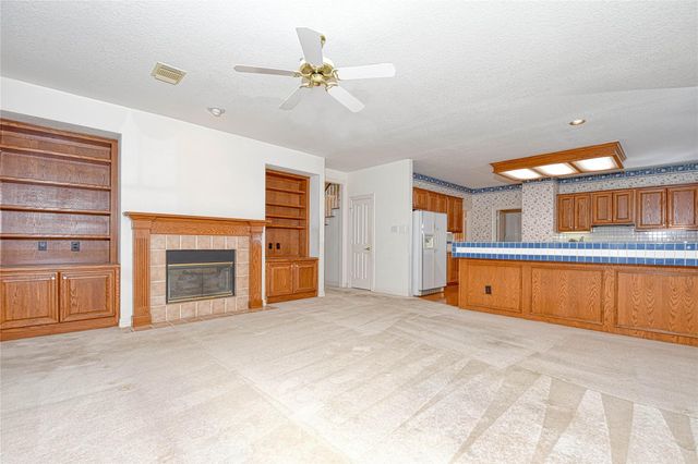 2 Woodmere Place, Spring, TX 77381