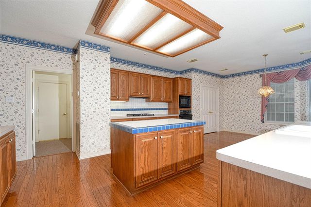 2 Woodmere Place, Spring, TX 77381