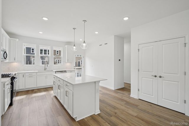 42831 Atwood Avenue, Novi, MI 48375