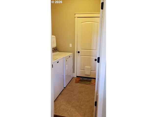 928 E 16TH St, Lafayette, OR 97127