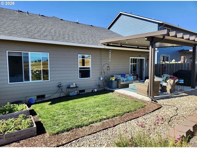 928 E 16TH St, Lafayette, OR 97127