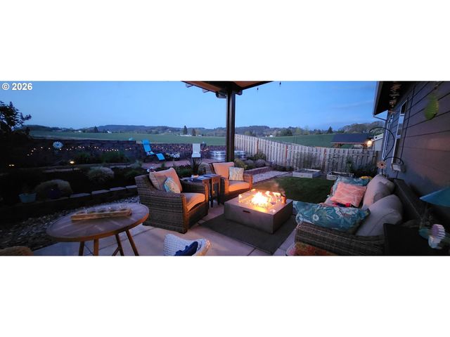 928 E 16TH St, Lafayette, OR 97127