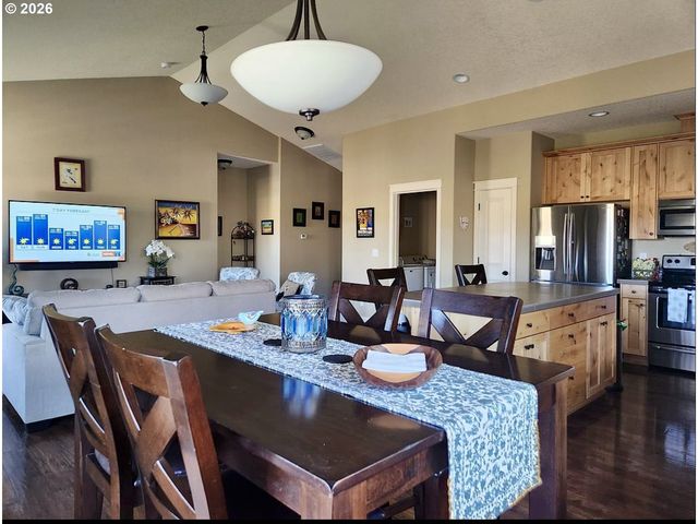 928 E 16TH St, Lafayette, OR 97127
