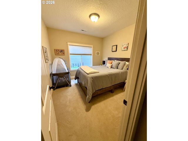 928 E 16TH St, Lafayette, OR 97127