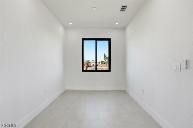 509 NE 25th ST, Cape Coral, FL 33909