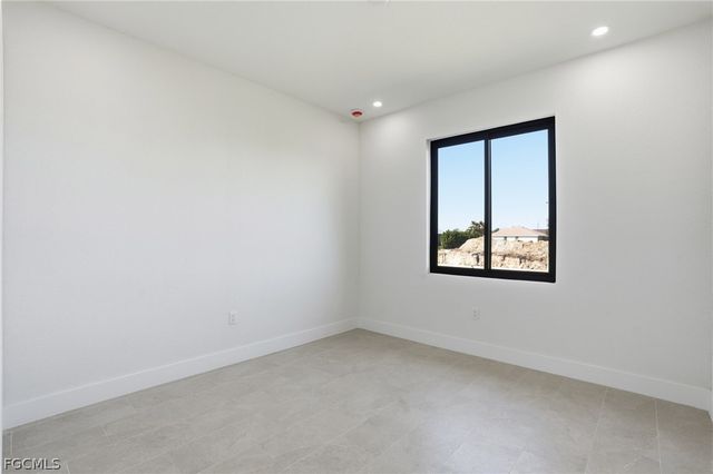 509 NE 25th ST, Cape Coral, FL 33909