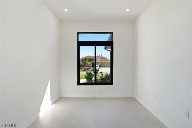 509 NE 25th ST, Cape Coral, FL 33909