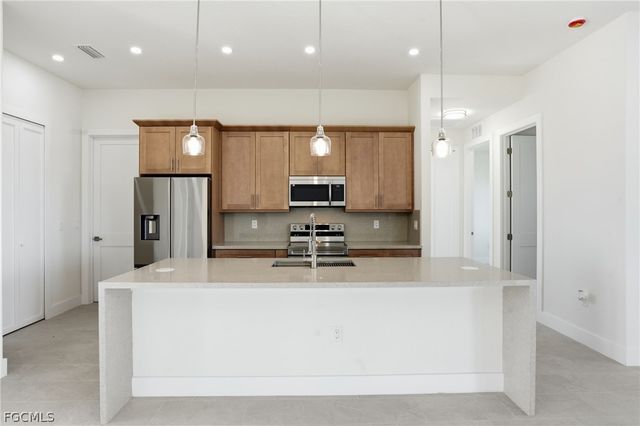 509 NE 25th ST, Cape Coral, FL 33909