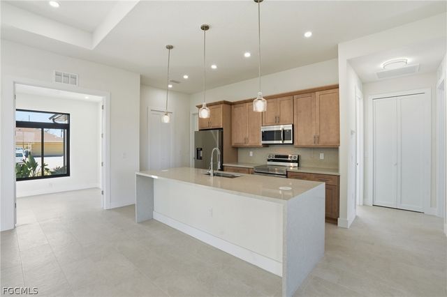 509 NE 25th ST, Cape Coral, FL 33909