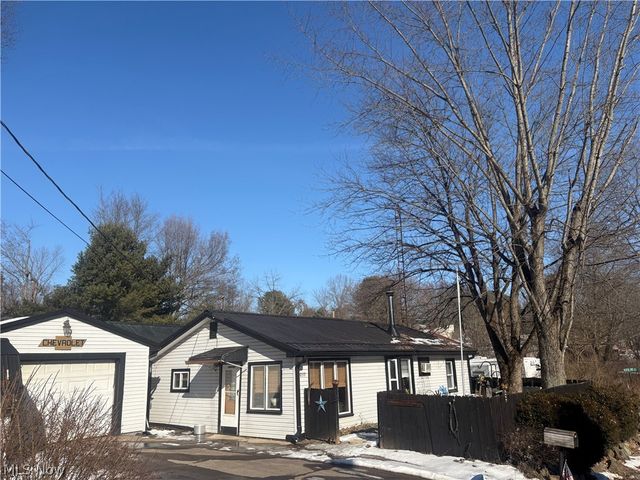 2039 Vesper Road SW, Carrollton, OH 44615