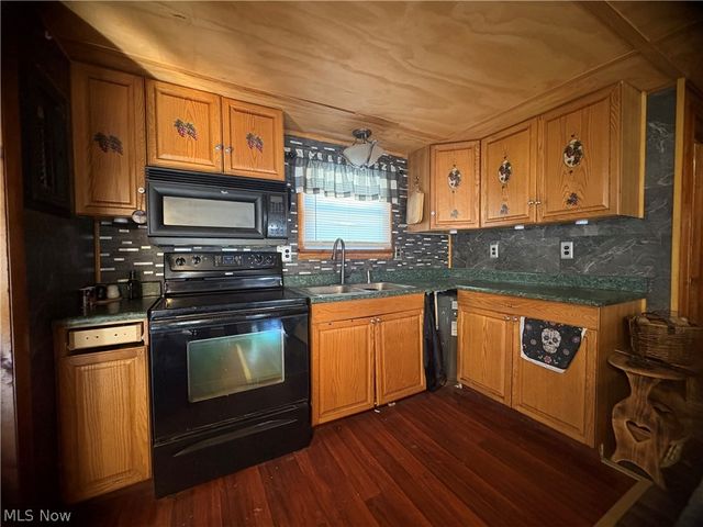 2039 Vesper Road SW, Carrollton, OH 44615