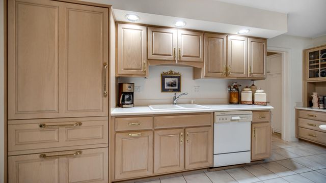 2255 Bordeaux Walk A2, Highland, IN 46322