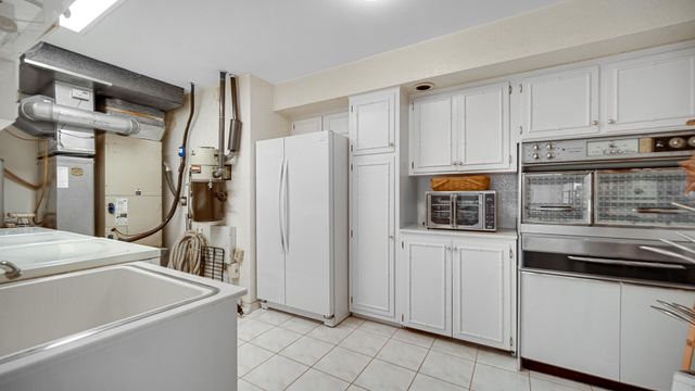 2255 Bordeaux Walk A2, Highland, IN 46322