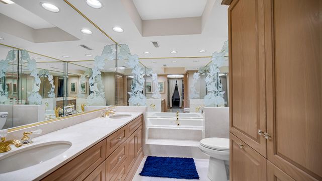 2255 Bordeaux Walk A2, Highland, IN 46322