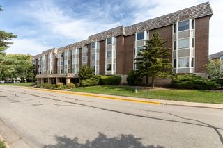 2500 Archbury Lane 2D, Park Ridge, IL 60068