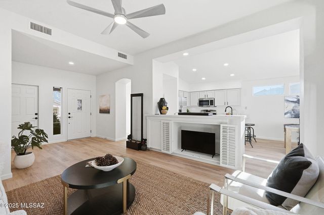 13941 N Trade Winds Way, Oro Valley, AZ 85755