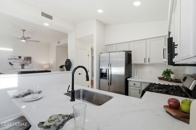 13941 N Trade Winds Way, Oro Valley, AZ 85755