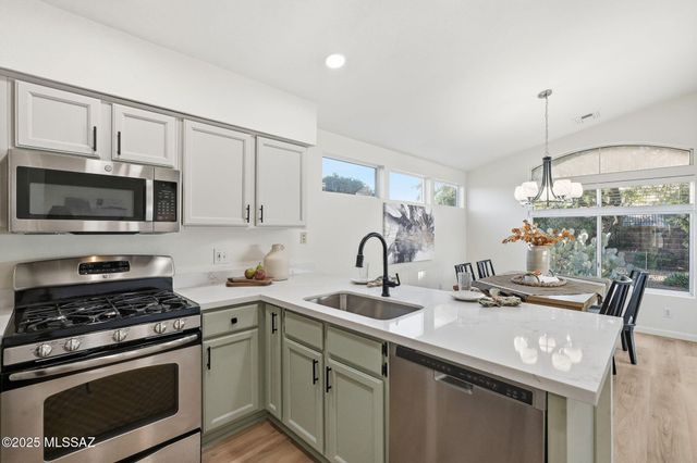 13941 N Trade Winds Way, Oro Valley, AZ 85755