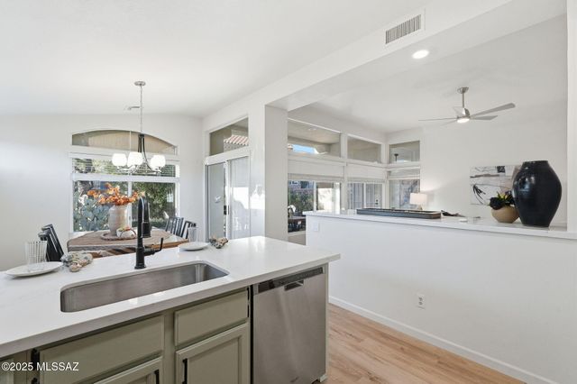 13941 N Trade Winds Way, Oro Valley, AZ 85755