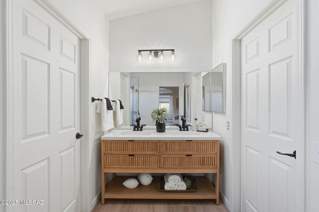 13941 N Trade Winds Way, Oro Valley, AZ 85755