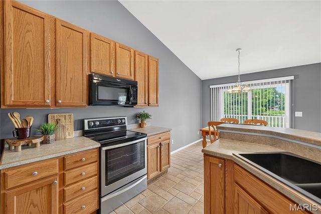 114 Pine Trail Drive 8, Lake St Louis, MO 63367