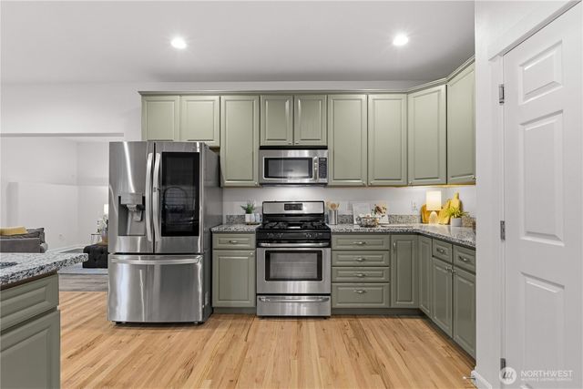912 25th Avenue SW, Puyallup, WA 98373