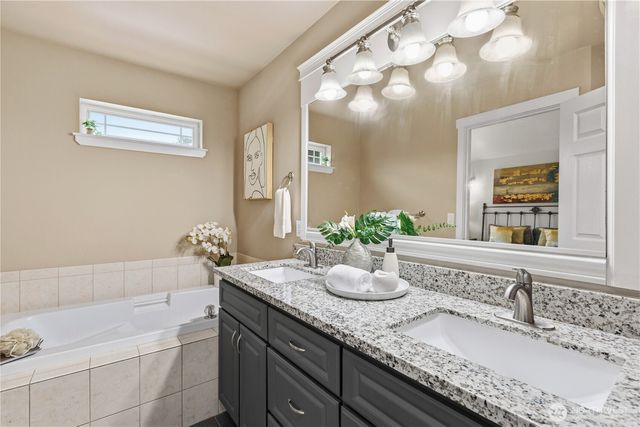 912 25th Avenue SW, Puyallup, WA 98373