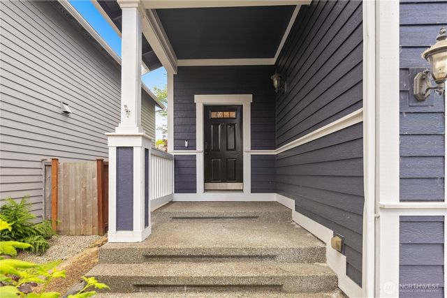 912 25th Avenue SW, Puyallup, WA 98373