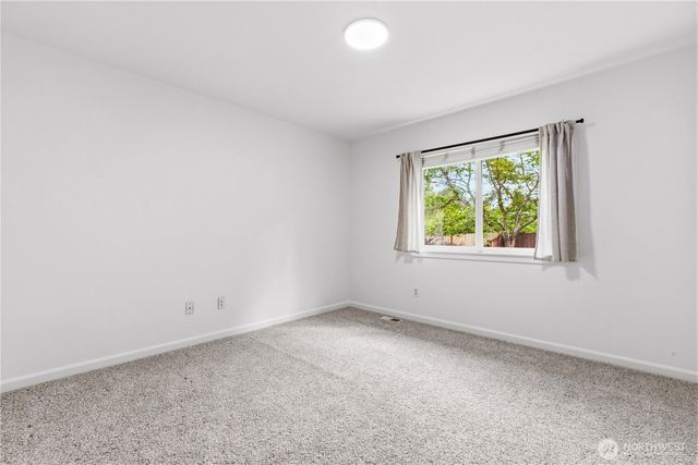 912 25th Avenue SW, Puyallup, WA 98373