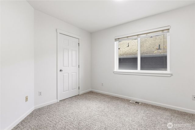 912 25th Avenue SW, Puyallup, WA 98373