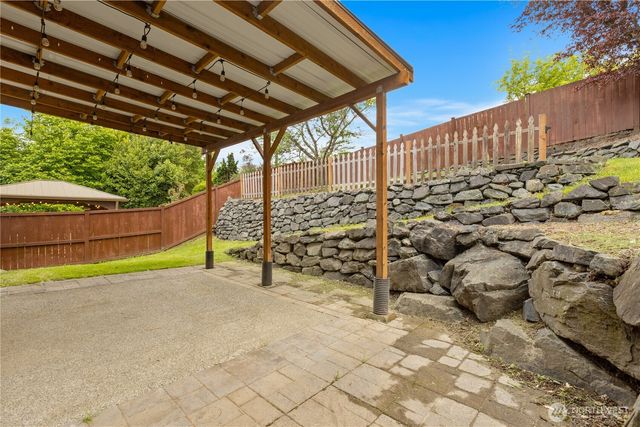 912 25th Avenue SW, Puyallup, WA 98373