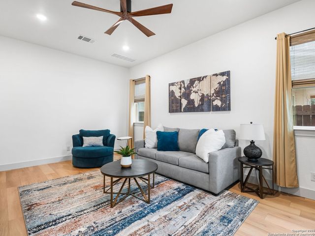 603 Graham, Boerne, TX 78006