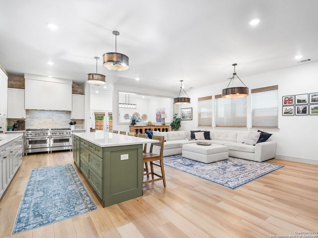 603 Graham, Boerne, TX 78006