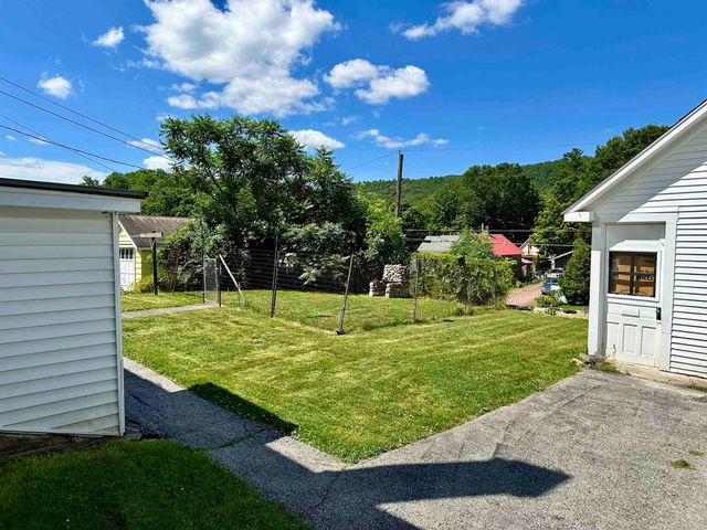 33 Gibbs Street, Proctor, VT 05675
