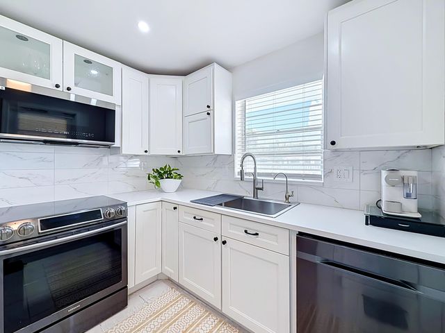 2121 NE 68TH Street 109, Fort Lauderdale, FL 33308