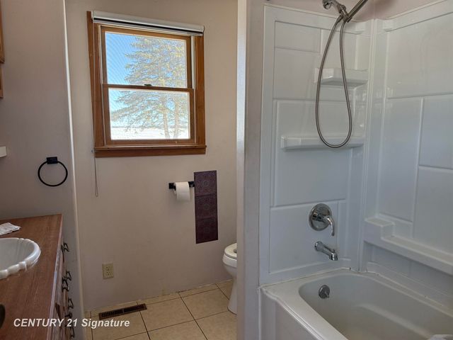 6867 S 7 Mile Road, Freeland, MI 48623