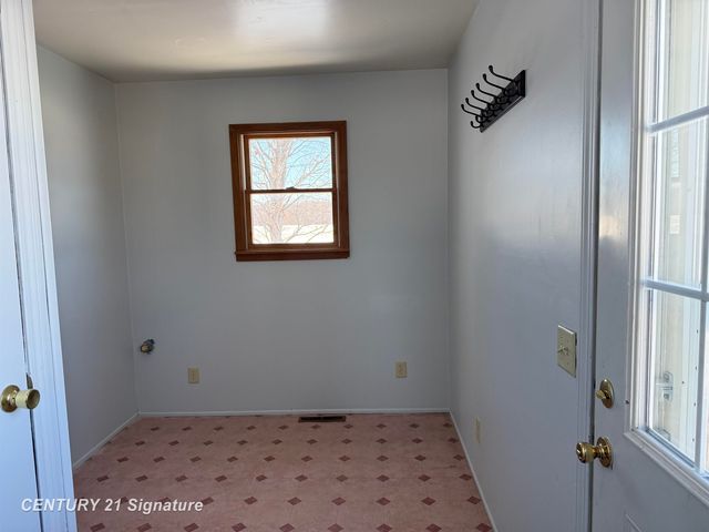 6867 S 7 Mile Road, Freeland, MI 48623