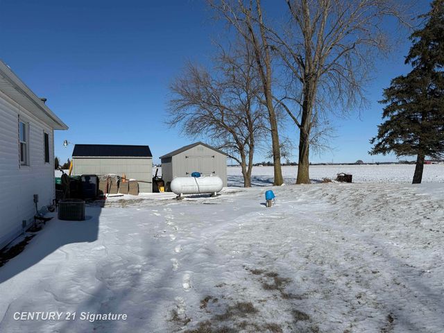 6867 S 7 Mile Road, Freeland, MI 48623