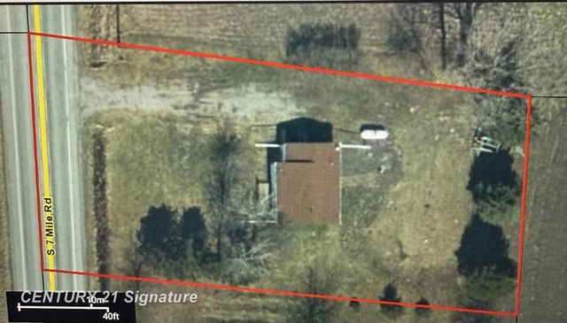 6867 S 7 Mile Road, Freeland, MI 48623