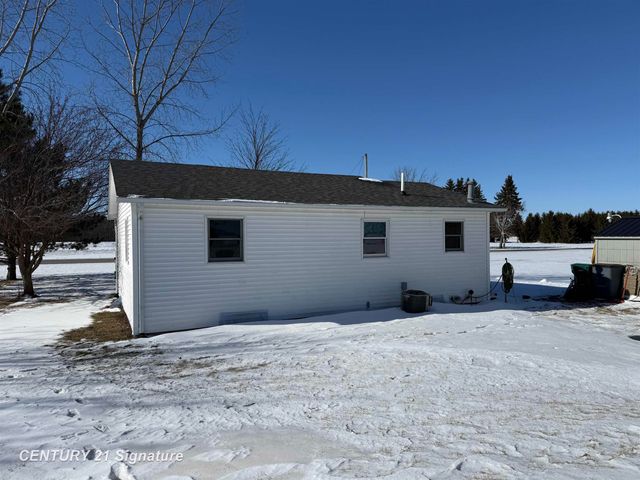 6867 S 7 Mile Road, Freeland, MI 48623