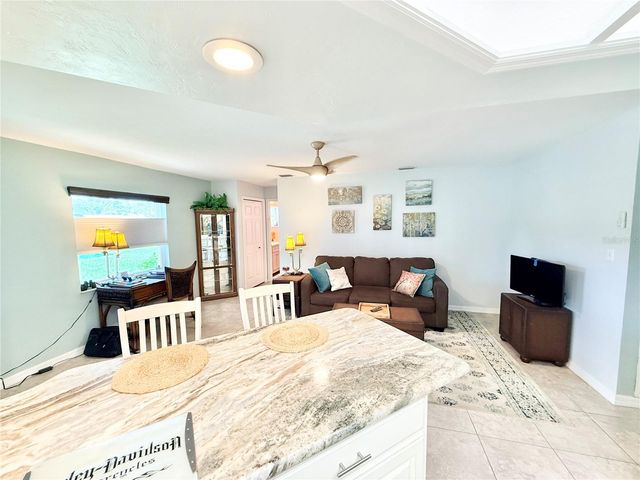 305 W DELAWARE STREET, Tavares, FL 32778