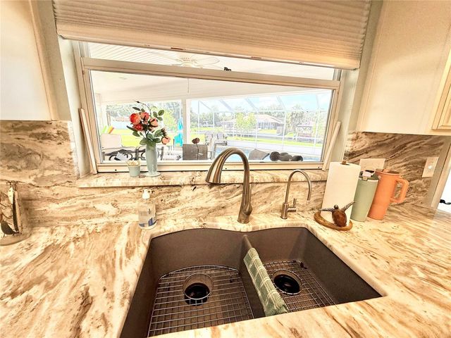 305 W DELAWARE STREET, Tavares, FL 32778