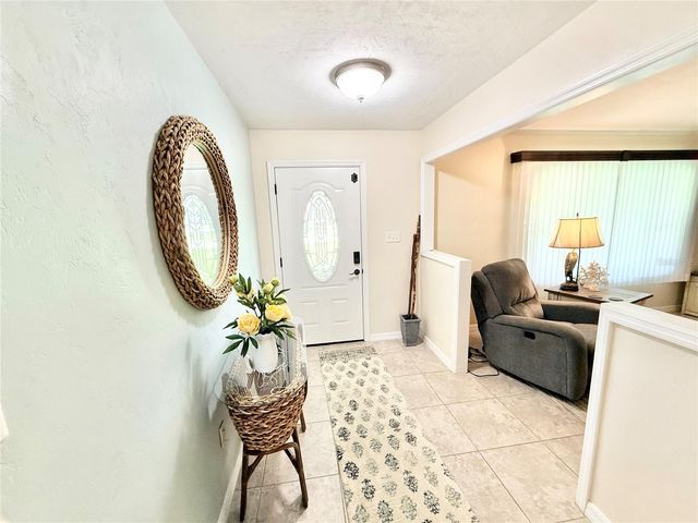 305 W DELAWARE STREET, Tavares, FL 32778